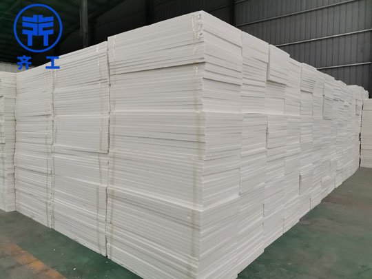 新型外墻復合巖棉板的優(yōu)勢和特點